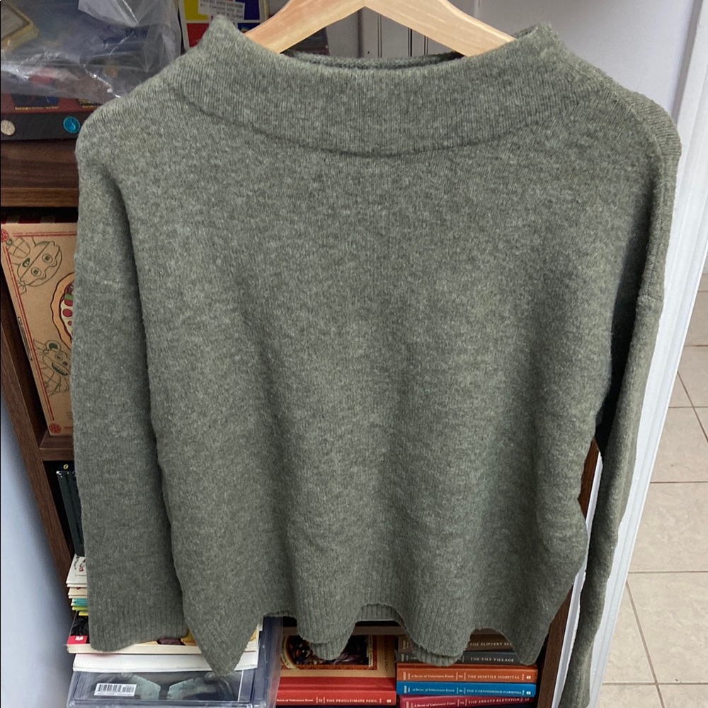 Uniqlo Green Cowl Neck Sweater Soft Knit Classic